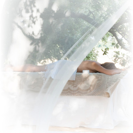 Massage relaxant, dans les champs de Lavande